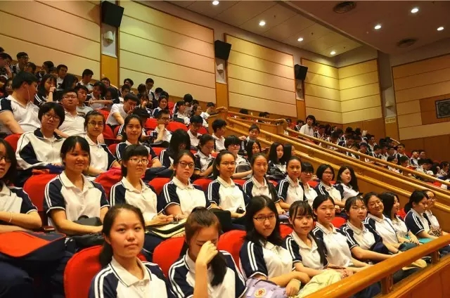 感恩母校扬帆起航福州屏东中学举行2017届初高三毕业典礼